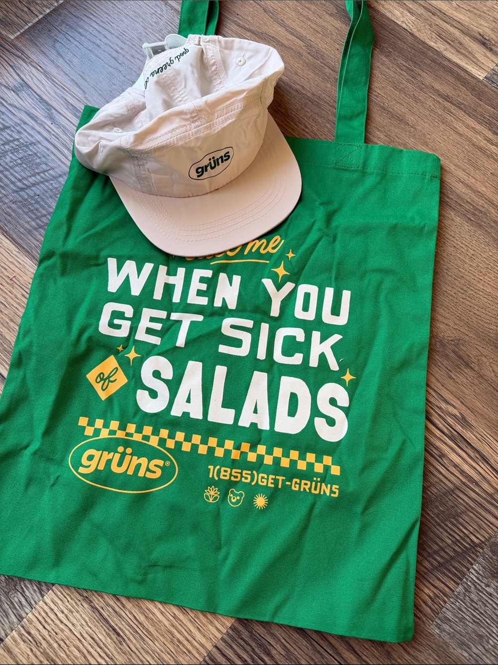 Grรผns Hat and Tote bag